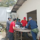 Preparativos. Asociaciones de trabajadores alistaban pancartas, ayer.