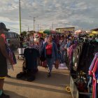 Territorio. Una parte de la arteria es ocupada por los comerciantes.