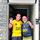 Gerardo Villagómez (i) junto a su padre Miguel. Ambos comparten la afición por Barcelona.