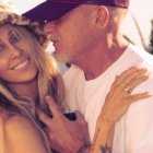 Tish junto a su prometido.