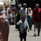 Imagen de 1 de mayo de sudaneses que huyen de Jartum.