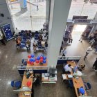 Usuarios esperan ser atendidos en una oficina del SRI en Guayaquil.