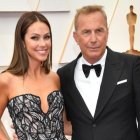 Kevin-Costner y Christine-Baumgartner.