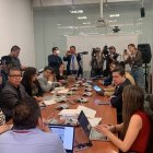 Tensión. Los legisladores ingresaron a la sesión de asesores de Fiscalización para dejar sentada su postura.