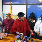 Leonidas Iza presentó a Guillermo Churuchumbi como el candidato de la Conaie, pese a que esa organización social no puede presentar postulante.