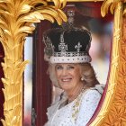 Camila lucía muy feliz en la coronación