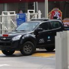 Policías llegaron al parque empresarial. Los detenidos fueron llevados a la Fiscalía.