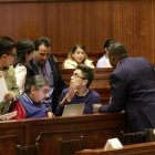 Acusadores. El equipo de asesores del correísmo se desgañita pensando cómo diantres se hace para acusar de peculado sin demostrar peculado.