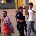 Desalojo del centro comercial de Allen tras el tiroteo