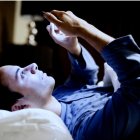 Hecho. Los adolescentes que dejan de usar sus teléfonos más temprano por la noche obtuvieron más sueño.