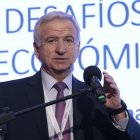 El economista Felipe Larraín en su ponencia en el Congreso Internacional de Economía y Banca 2023.