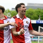 Rotterdam (Netherlands), 07/05/2023.- Marcus Pedersen (L) and Santiago Gimenez of Feyenoord (R) celebrates the team"s 0-1 goal during the Dutch Eredivisie match between Excelsior Rotterdam and Feyenoord Rotterdam in Rotterdam, Netherlands, 07 May 2023. (Países Bajos; Holanda) EFE/EPA/Olaf Kraak