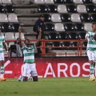 AME7706. PACHUCA (MÉXICO), 06/05/2023.-Felix Torres de Santos celebra un gol ante Pachuca, durante un partido del torneo Clausura 2023 del fútbol mexicano, disputado en el estadio Hidalgo, en Pachuca (México). EFE/David Martinez Pelcastre