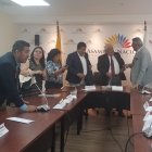 El asambleísta Marcos Molina /centro) recibió sugerencias y observaciones de directivos de carreras y gremios de psicología, de cara a la elaboración del reglamento.