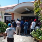 Familiares de víctimas realizaban trámites legales en morgue.