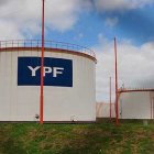 Foto referencial. Tanques de YPF Repsol en Mar del Plata.