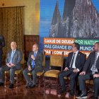 Los ministros de Estado y el embajador de Estados Unidos en Ecuador, durante el evento de presentación de canje de deuda.