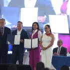 La prefecta del Guayas, Marcela Aguiñaga, recibió sus credenciales como nueva autoridad electa