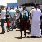 La gente busca de cualquier anera de huir de los combates en Sudán