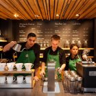 Cafetería.- Uno de los locales de Starbucks en el mundo.