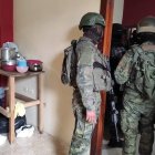 Entre las evidencias hallaron: panfletos escritos con amenazas y logotipos de Los Tiguerones