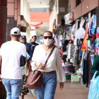 En Guayaquil son pocas las personas que mantienen el uso de mascarillas en sitios concurridos como precaución por la covid-19.