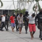 Los detenidos fueron trasladados hasta la Unidad de Flagrancia, en el cuartel modelo de policía de la urbe porteña