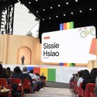 Fotografía cedida por Google donde aparece su vicepresidenta y directora general de Google Assistant y Bard, Sissie Hsiao, mientras interviene durante el evento anual de desarrolladores, Google I/O 2023.