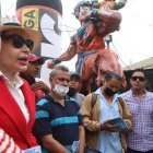 El pasado 17 de diciembre, Gloria Gallardo, la expresidenta de la entidad, dijo que daría premios a los mejores monigotes de ‘La Ruta de los Gigantes’. Hoy, luego de más de 100 días, los artesanos reclaman sus premios. Sin embargo, la oferta no se ha cumplido. Gallardo ya no está en el cargo.