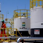 La estatal Petrobras retomó el liderazgo entre empresas de capital abierto en América Latina tras recuperar su puesto como mayor empresa brasileña en valor de mercado, hecho por el que además subió hasta la octava posición en la clasificación mundial de petroleras.