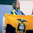 Con una amplia sonrisa la joven ecuatoriana recogió ayer su segundo oro en monoaleta del Mundial de Apnea Bajo Techo.