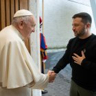 El papa Francisco y Volodimir Zelenski, en el despacho del pontífice.