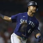 Julio Rodríguez recientemente renovó con Marineros y ahora les está dando resultado.