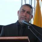 El nuevo alcalde de Playas, Gabriel Balladares, durante la ceremonia de posesión de su cargo, este 14 de mayo.