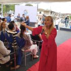 La artista Juanita Córdova fue elegida viceprefecta de Santa Elena en la sesión de posesión de autoridades y los asistentes le pidieron que cantara.