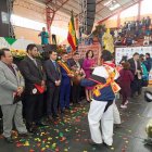 Las autoridades de Píllaro reciben ofrendas de ciudadanos.