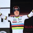 Remco Evenepoel recupera el liderato que perdió en la cuarta y es el primer corredor que repite  victoria de etapa en esta edición del Giro.