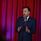 Fue apoyado por simpatizantes.