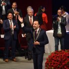 Muñoz recibió el bastón de mando por parte del exalcalde Santiago Guarderas.