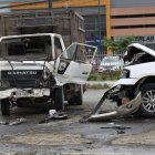 Así quedaron los vehículos afectados por el atentado en Durán.