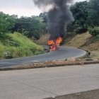 La emergencia con el vehículo de carga pesada ocurrió en plena oreja vial de la Orellana.