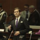 Asambleísta Esteban Torres durante su intervención en la sesión qué se lleva a cabo el juicio político al presidente Guillermo Lasso.