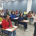 Estudiantes se benefician de becas para acceder a las universidades.