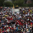 Quienes asistieron vieron la ponencia del presidente Lasso a través de pantallas gigantes