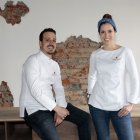 Chef. Carolina Sánchez junto a su esposo, Iñaki Murua, en la construcción de su restaurante Kriollo.