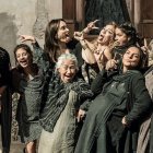 En su papel de Mari, Ana de la Reguera es la perfecta esposa figureti y fifí.