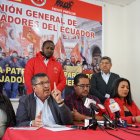 José Villavicencio, presidente de la UGTE junto a otros dirigentes de trabajadores del FUT se refiere a la posición de los gremios frente al decreto de muerte cruzada.