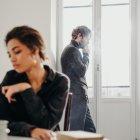 Afectos. A veces uno o incluso ambos no están disponibles emocionalmente para la relación de pareja.