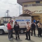 Proceso. Agentes de Medicina Legal retiraron los dos cuerpos que fallecieron en las instalaciones de la funeraria.