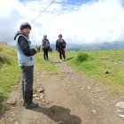 Solidaridad. Los vecinos llevan víveres a los abuelos de los niños.
